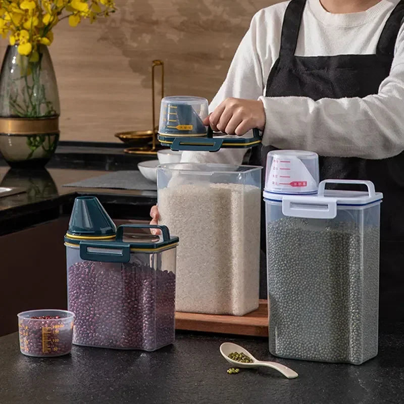 Airtight pet food storage container with measuring cup -1.5kg / 2kg Capacity-Moisture-Proof for Cats & Dogs